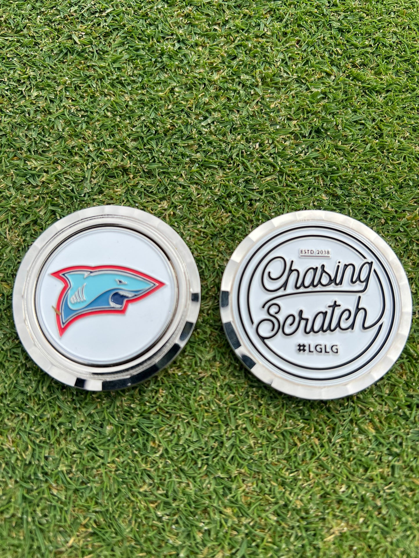 The Chasing Scratch Ball Marker - Team Bear vs. Team Shark